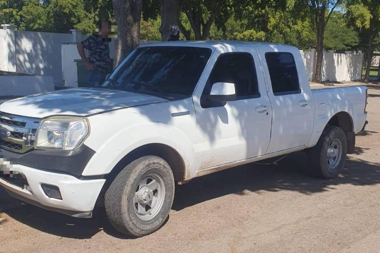 Detienen a Culiacán a joven en camioneta que había sido robada