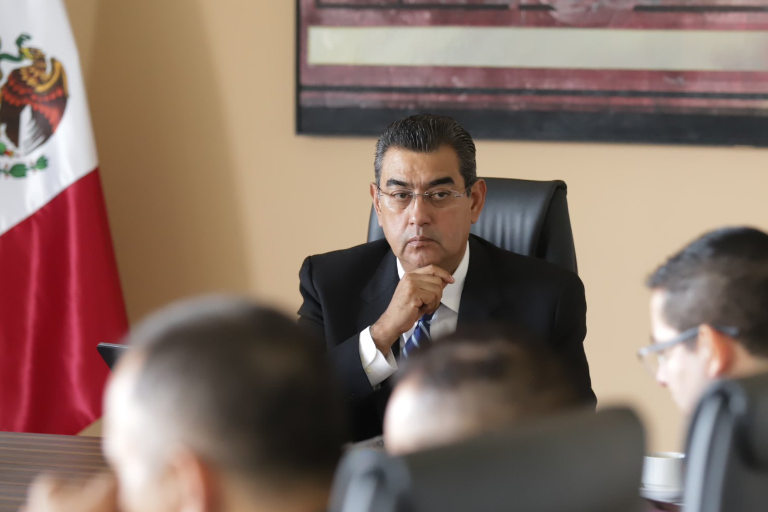 Gobernador de Puebla sustituirá a Francisco Garduño, anuncia Sheinbaum