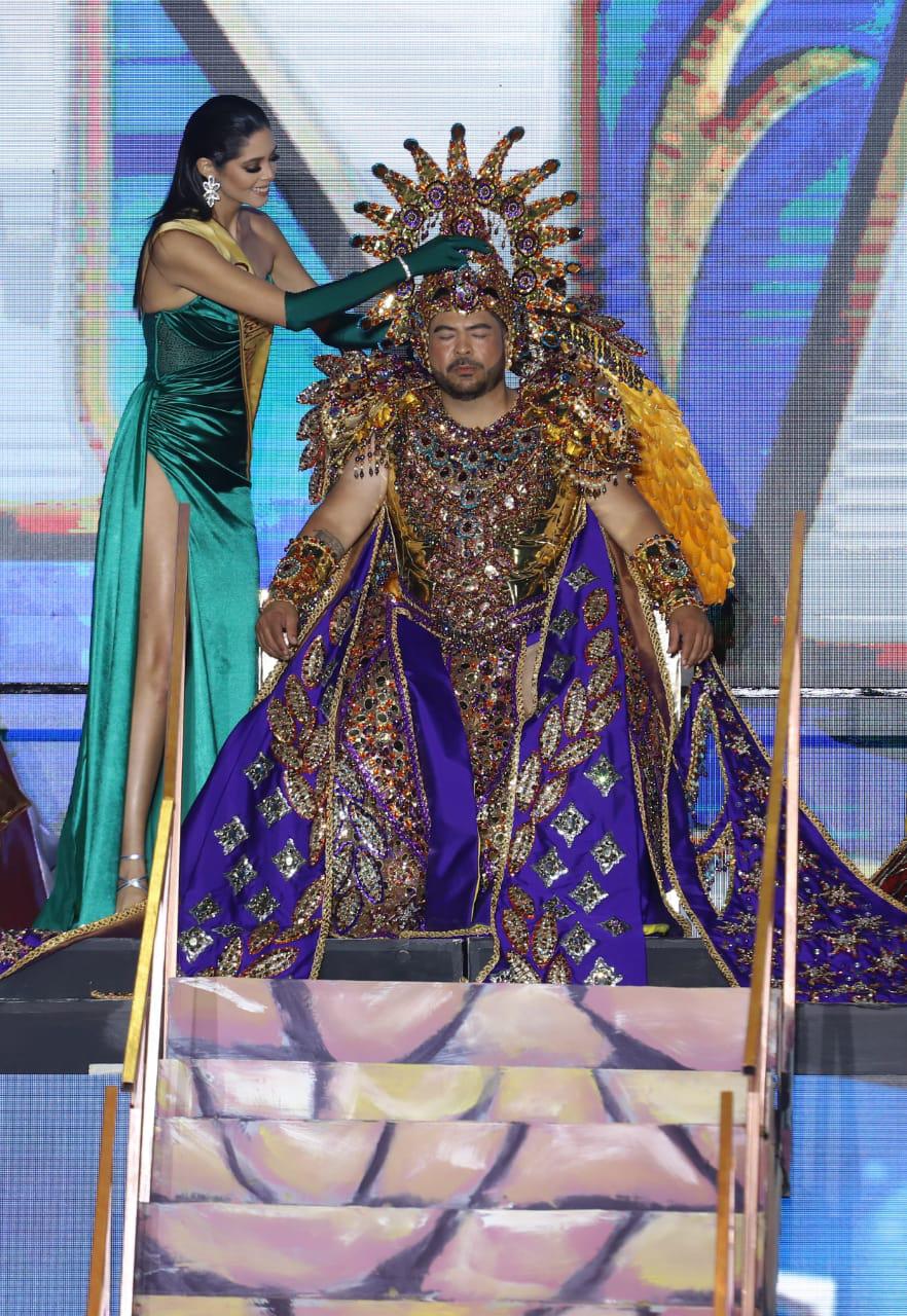 $!Coronan a Obed Ibarra como el Rey del Carnaval de Mazatlán 2022