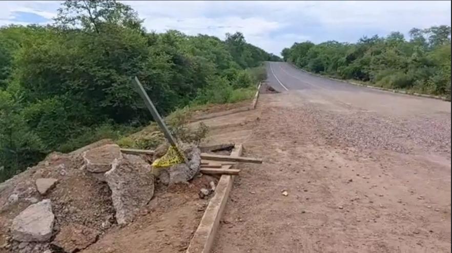 $!Tramo de la carretera a Imala afectado por socavón se encuentra reparado parcialmente