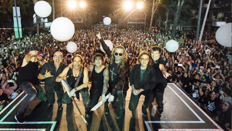 Maná abarrota La Minerva en Guadalajara.