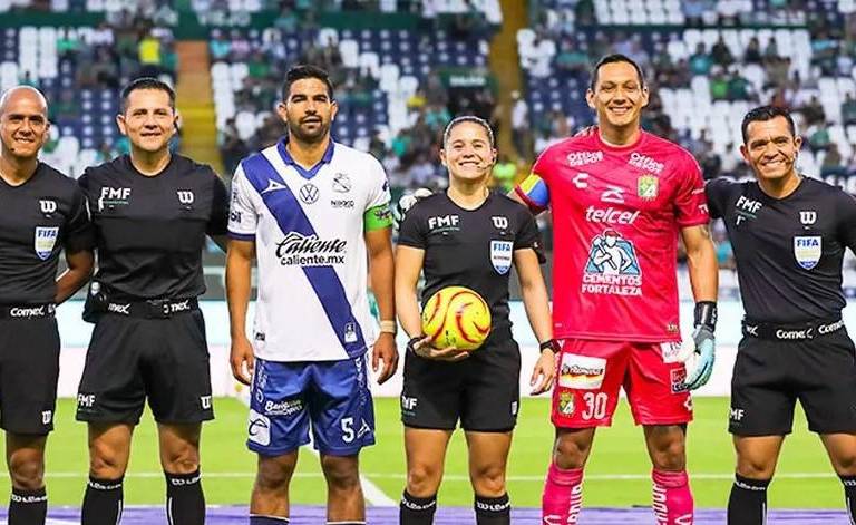 Karen Hernández hizo historia y rompió en llanto tras dirigir su primer partido en Liga MX