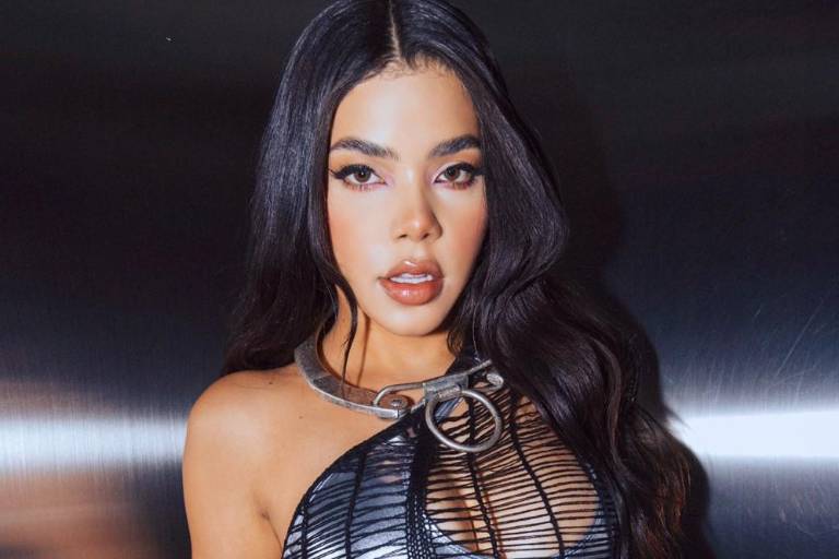 Kenia Os recibe el premio De Creador a Artista en los Kids Choice Awards 2022