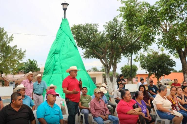 Presidente Municipal de Escuinapa se reúne con la comunidad de La Loma para escuchar sus necesidades
