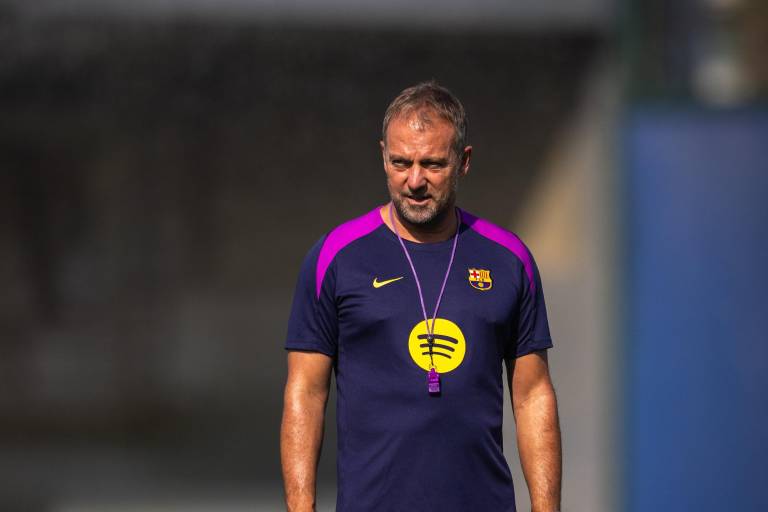 Flick arranca la temporada con dudas en el Barça: inscripciones, salidas y exigencia interna