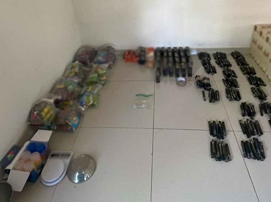 $!Golosinas, vapeadores y marihuana: el aseguramiento que dejó un cateo en Culiacán