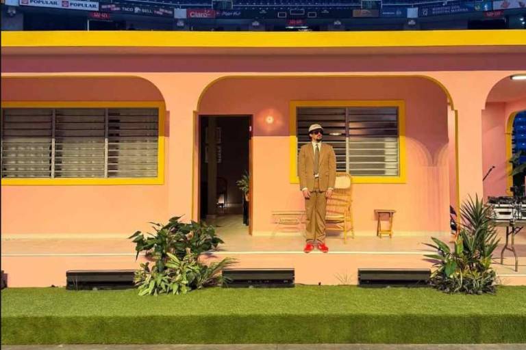 Bad Bunny, demandado por uso de ‘la casita’ en conciertos de Puerto Rico