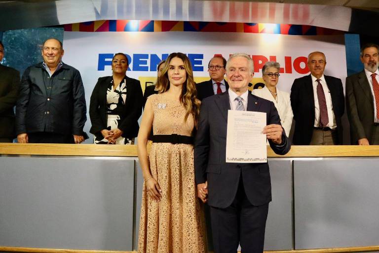 Santiago Creel y Xóchitl Gálvez se registran como aspirantes a candidato presidencial del Frente Amplio por México