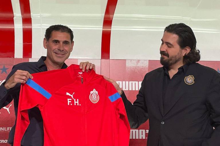 Fernando Hierro es presentado como director deportivo de Chivas