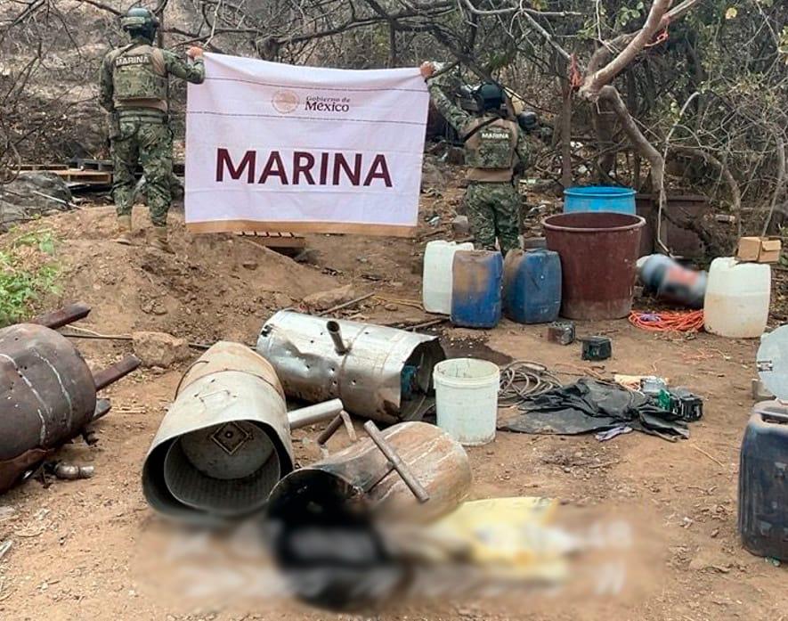 $!Catean domicilio en Angostura y aseguran vehículo, droga y municiones
