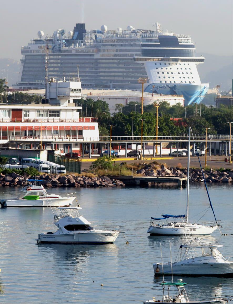 $!Llega a Mazatlán el crucero Norwegian Bliss con casi 3 mil 800 pasajeros