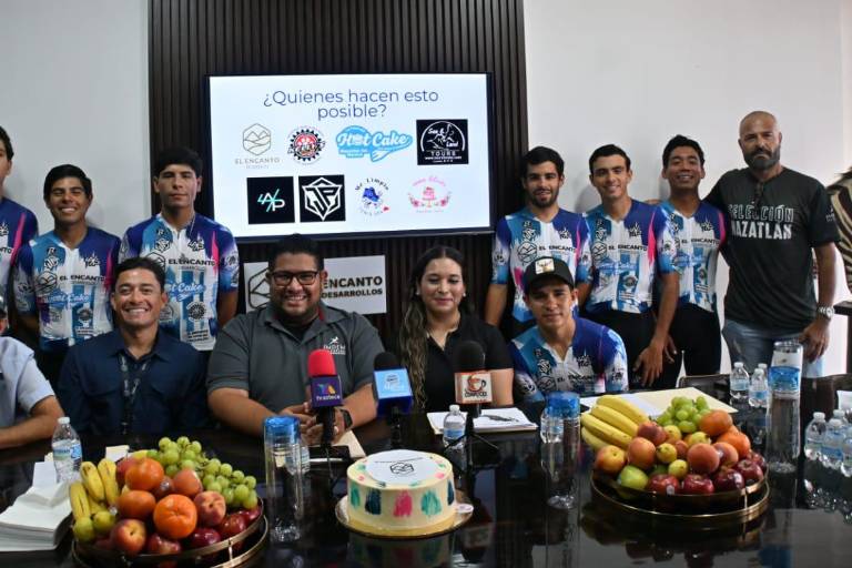 Mazatlán vibra con la Tercera Carrera Pata Salada y presenta nuevo equipo profesional de ciclismo