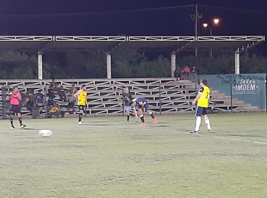 $!El futbol reanuda actividad en los campos de Mazatlán