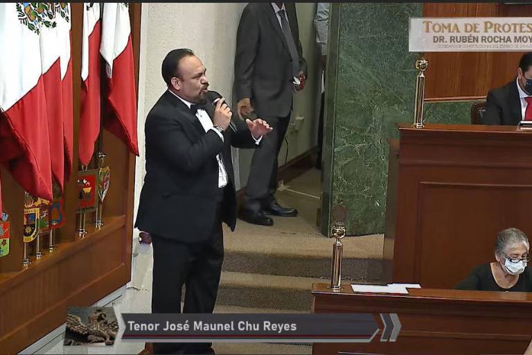 El tenor José Manuel Chu interpreta ‘Cantares’ en la toma de protesta de Rubén Rocha Moya como Gobernador de Sinaloa