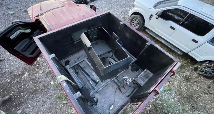 $!Aseguran camioneta con explosivos en inmediaciones de Ciudad Universitaria en Culiacán