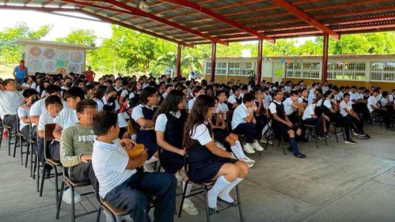 Estudiantes de la secundaria Gabriel Leyva Solano, ubicada en Loma de Rodriguera, denunciaron presunto hostigamiento sexual por parte de maestros ante la colectiva No Se Metan con Nuestras Hijas.