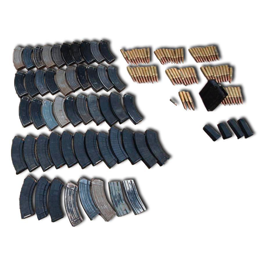 $!Detienen a tres con un arsenal en la sierra de Badiraguato