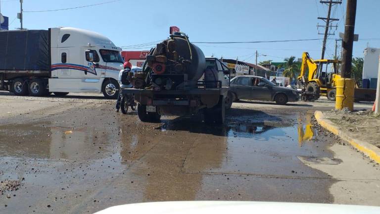 Continúan las obras en la Gabriel Leyva, de Mazatlán, entre tráfico y falta de agua en colonias