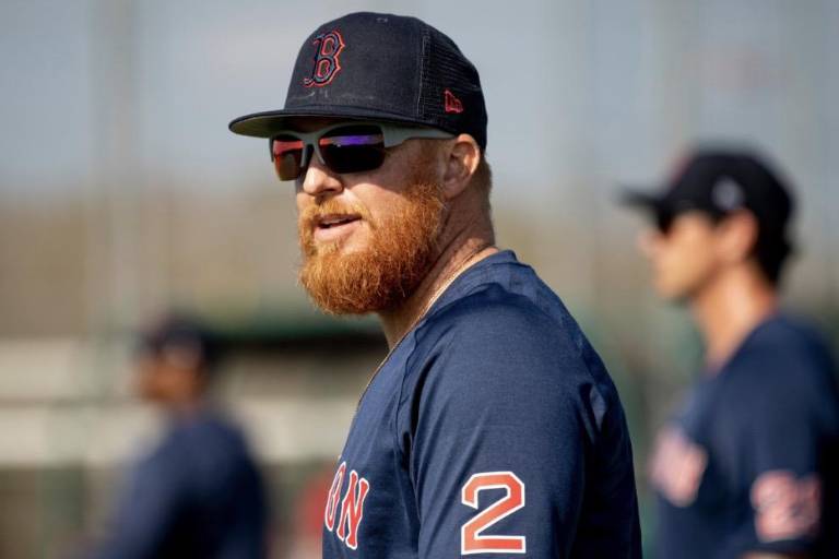 Justin Turner en estado estable tras ser golpeado en la cabeza por lanzamiento