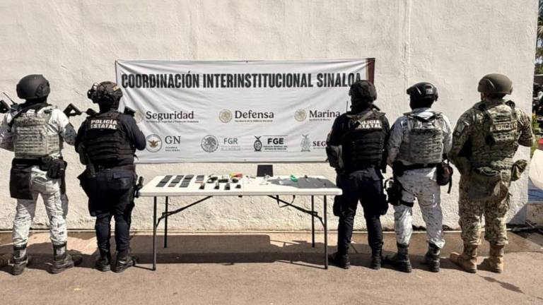 Objetos ilícitos y dispositivos electrónicos asegurados durante el registro en el penal de Aguaruto.