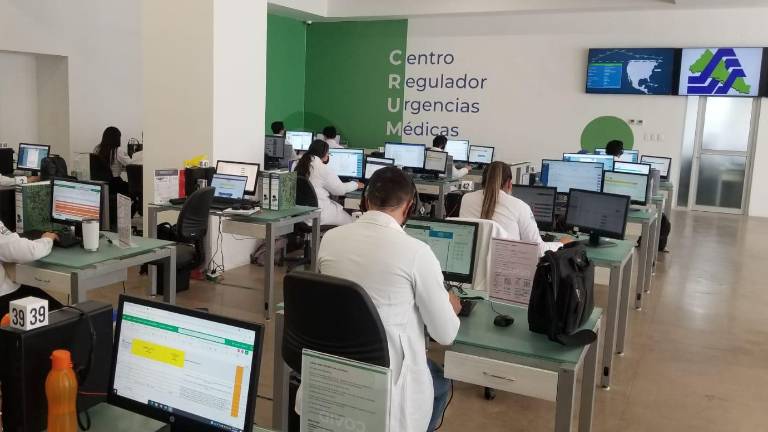 El call center está disponible las 24 horas del día.