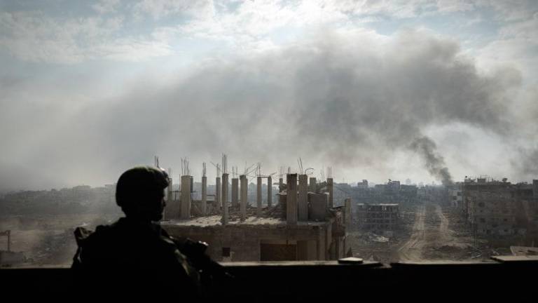 Soldados israelíes vigilan en Beit Lahia, en el norte de la Franja de Gaza.