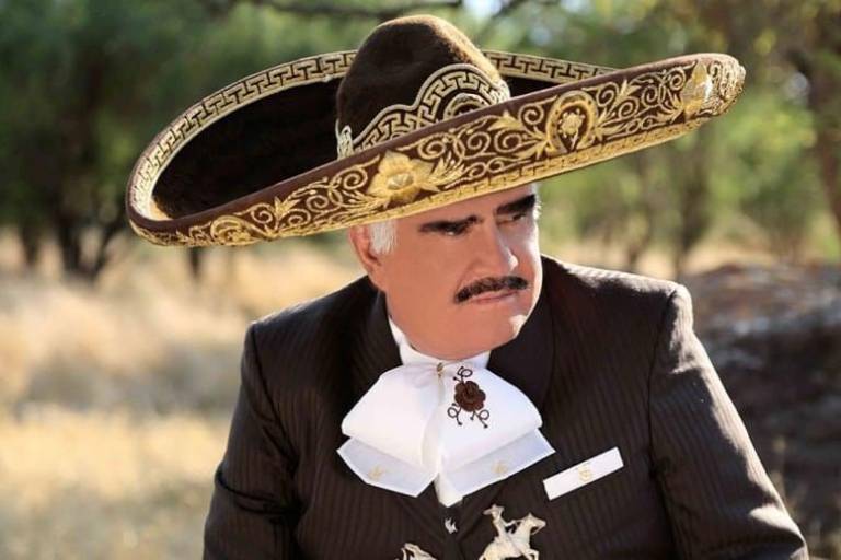 Vicente Fernández Jr se retracta, su padre sí padece el síndrome de Guillain-Barré