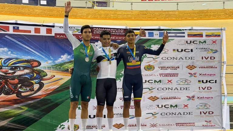Jesús Jared Zamudio (izq.) logra dos medallas de plata.