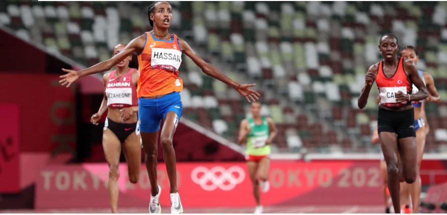 $!Sifan Hassan culmina su triple reto en Tokio 2020 con el oro en 10 mil metros