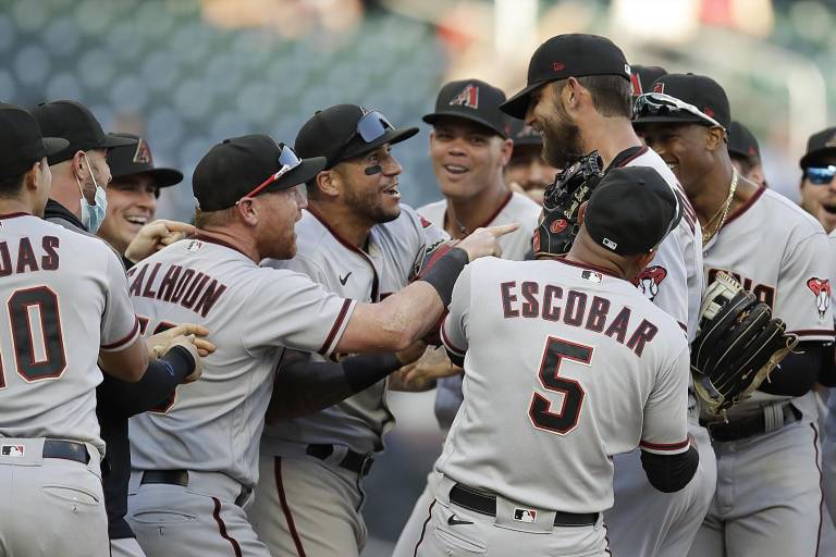 Madison Bumgarner lanzano-hitter de siete entradas