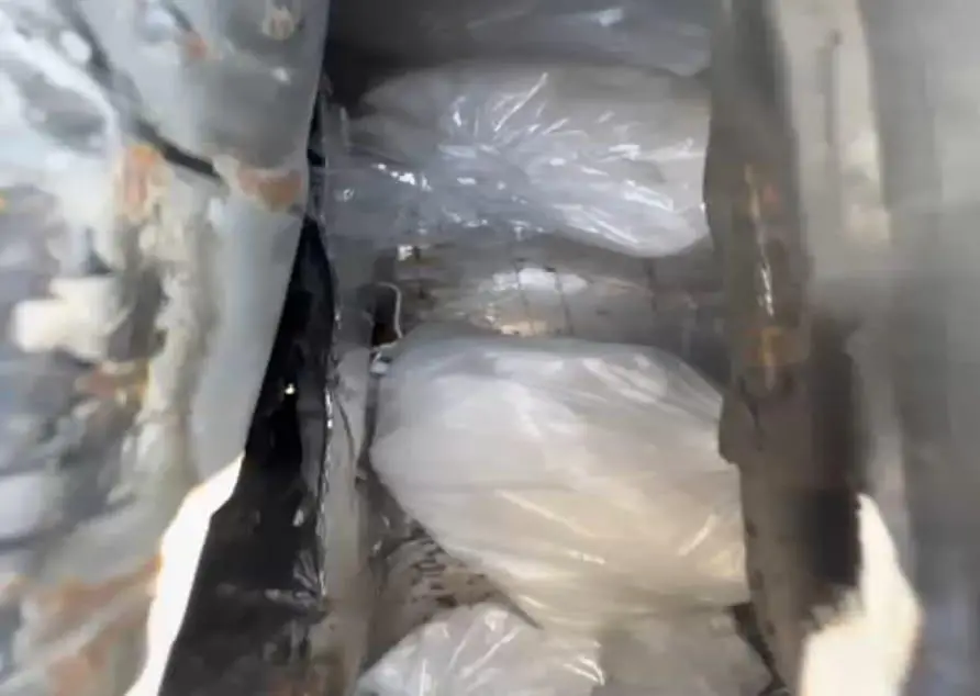 $!Detienen a un hombre y le aseguran un carro y bolsas con metanfetamina, en Culiacán