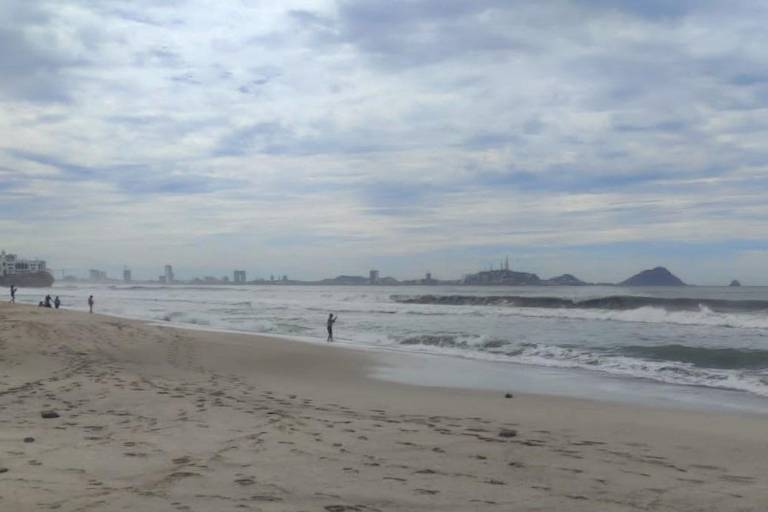 Cierran puerto de Mazatlán a embarcaciones menores; zonas de playa se mantienen con restricciones