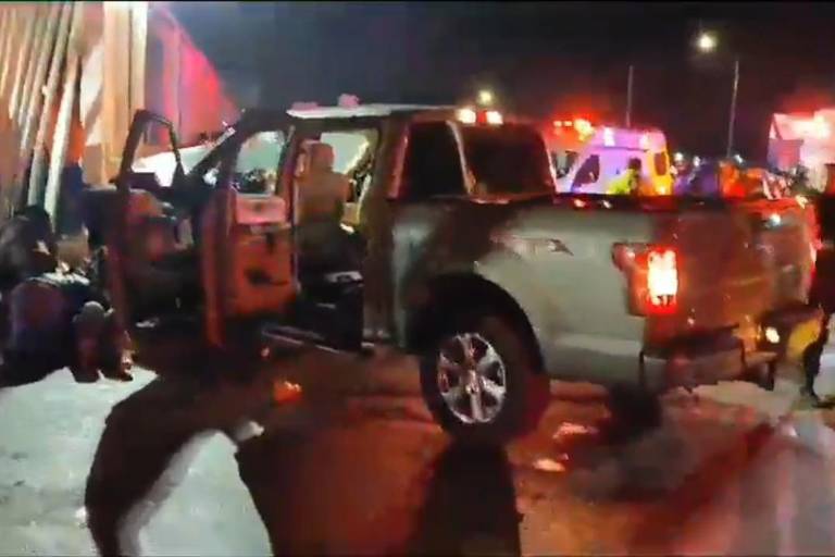 Atropellan a aficionados de Rayados afuera del estadio de Santos; muere una mujer