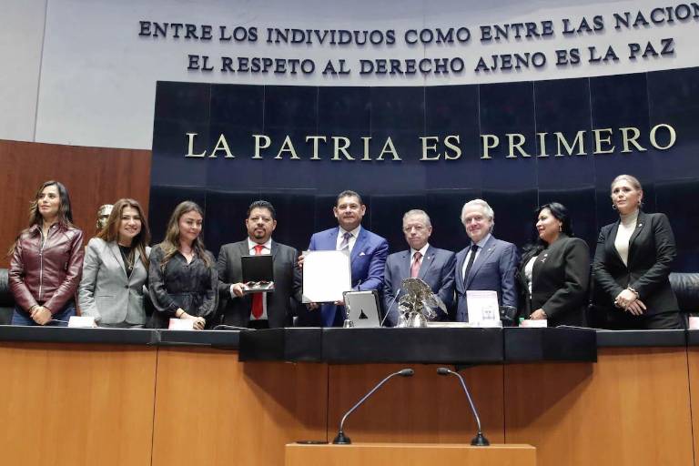 Dos años después, otorgan Medalla Belisario Domínguez del 2020 a personal de Salud