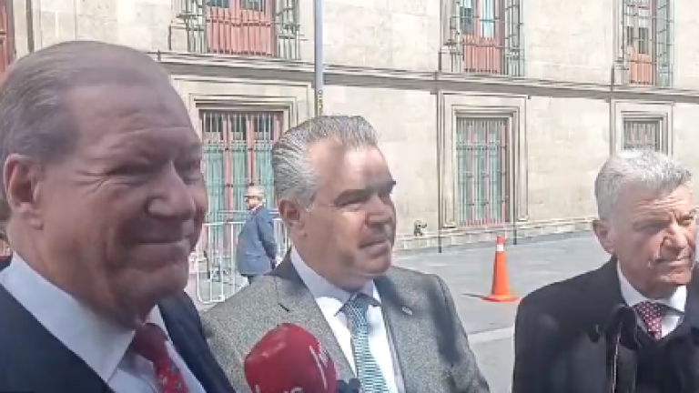 Empresarios de Guerrero al salir de la reunión con el Presidente de México en Palacio Nacional.