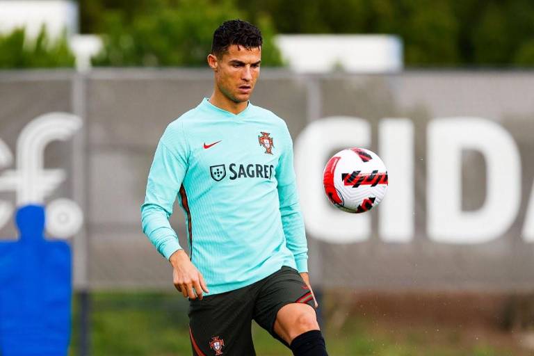 Cristiano agradece el gesto de solidaridad del Anfield tras la muerte de su hijo