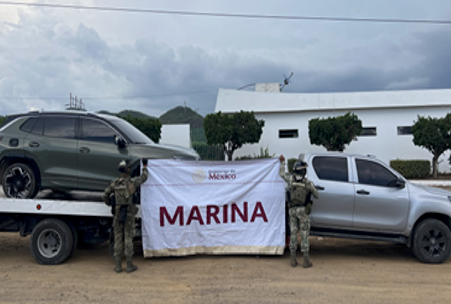 $!Marina asegura más de 2 mil 600 dosis de metanfetamina, armas y vehículos en Rosario