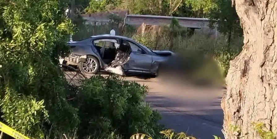 $!Eliud pierde la vida tras chocar en su auto contra un poste en Charay, El Fuerte