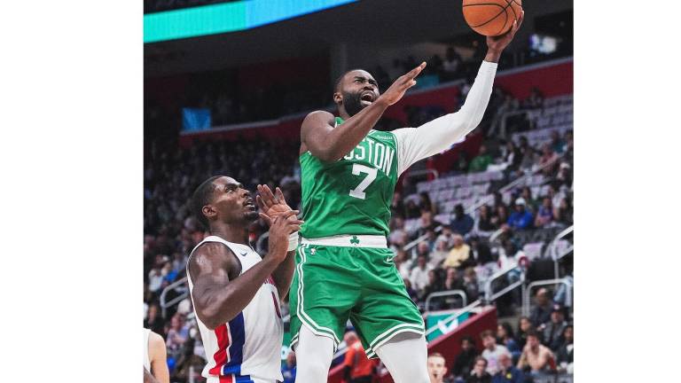 Pistons propina a Boston su tercera derrota consecutiva.