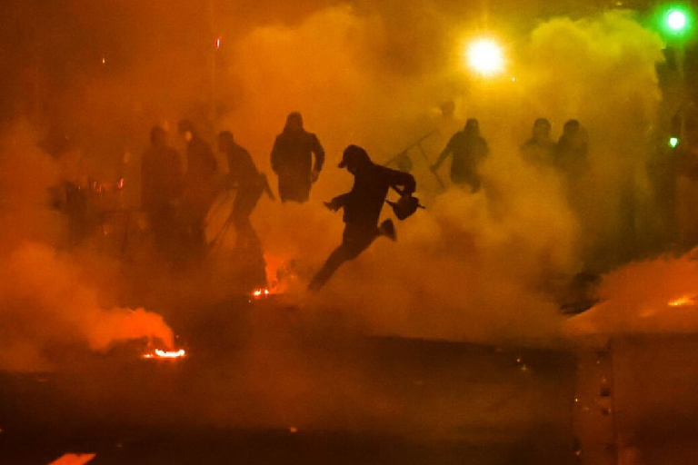 Crecen los disturbios en Francia; movilizan 45 mil policías