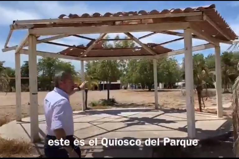 Candidato y vecinos rehabilitan techumbre de parque en Colonia Campo Bello, de Culiacán