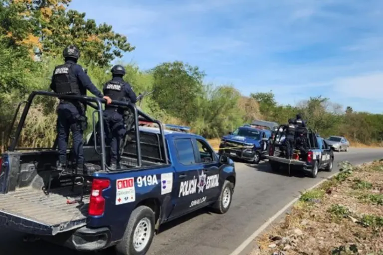 Persecución y accidente vial deja dos policías heridos y civiles detenidos en la salida norte de Culiacán