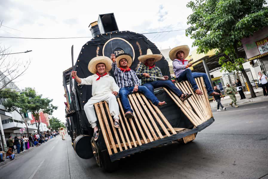 $!Arranca el desfile del 20 de Noviembre en Culiacán bajo resguardo de más de 10 mil efectivos