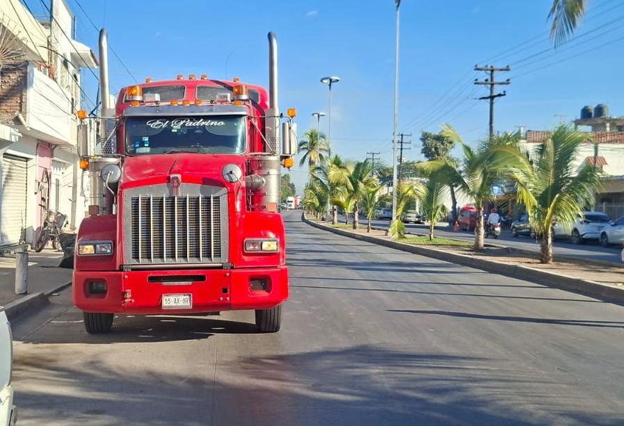 $!Ciclista muere arrollado por tráiler en avenida Gabriel Leyva, Mazatlán