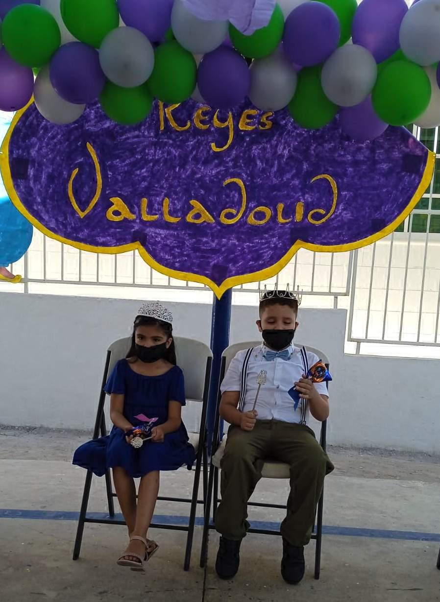 $!Los reyes electos, Jaquelinne Ariana Ruiz Romero y Jesús Santiago Osuna Portillo con sus coronas.