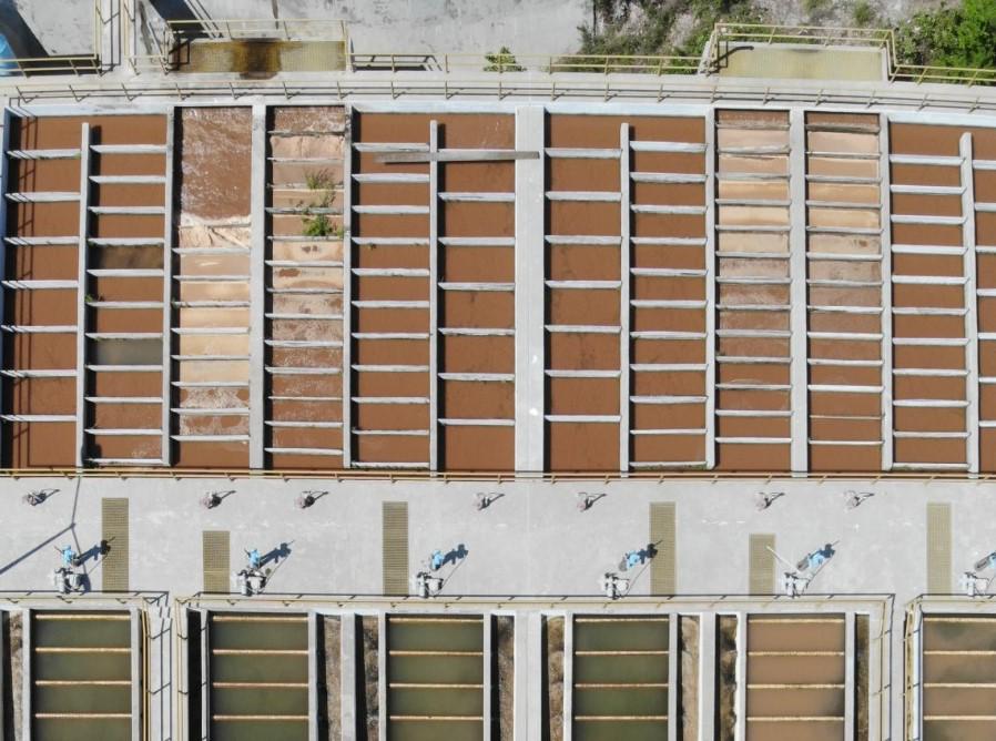 $!Bajan la presión del agua en Mazatlán por alta turbidez con que llega a Los Horcones