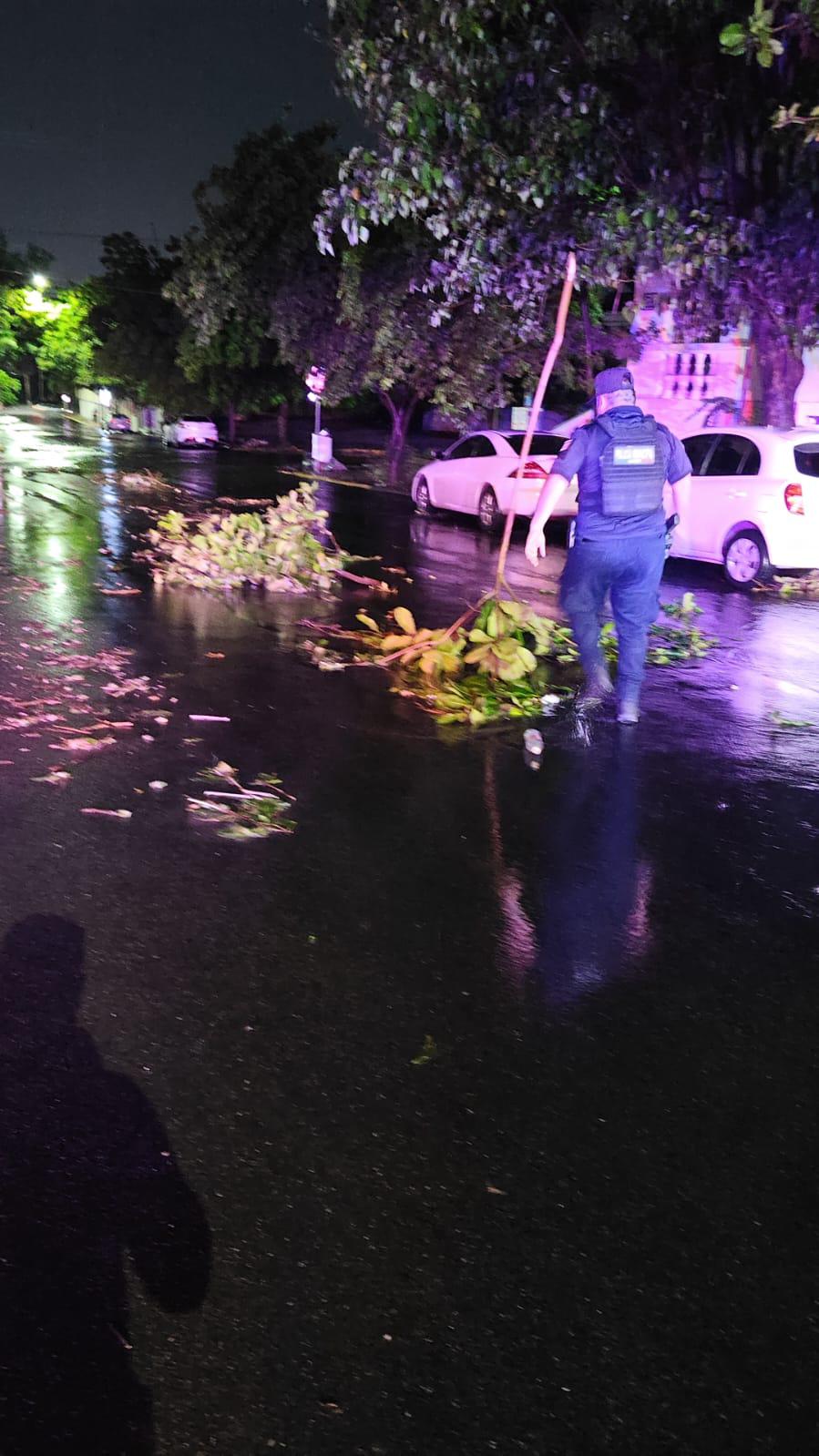 $!Activa SSPyTM protocolo de atención por lluvias y vientos en Culiacán; suman 29 intervenciones