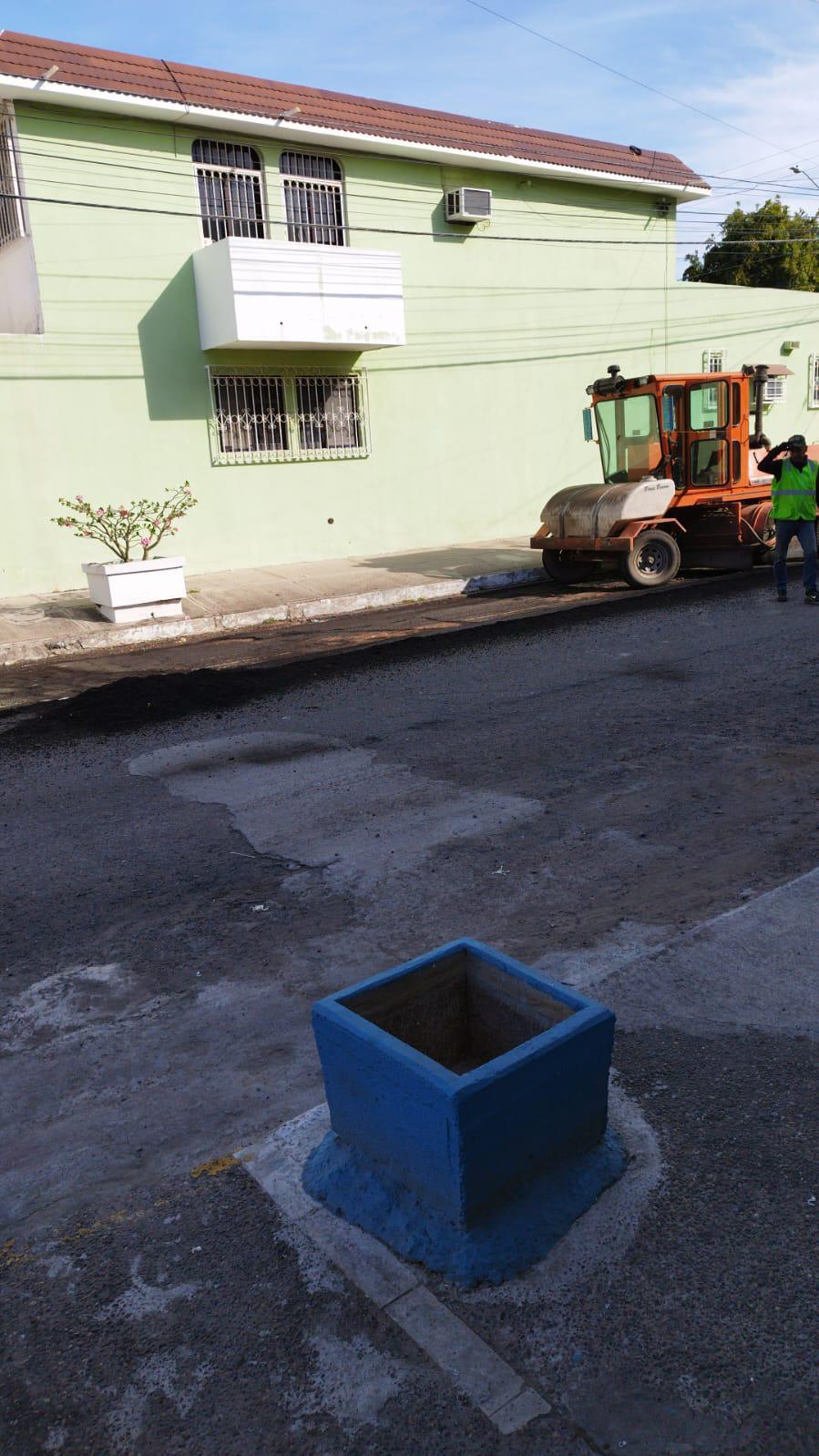 $!Reclaman vecinos pavimentación sin reparar drenaje colapsado en el fraccionamiento Estadio, en Mazatlán