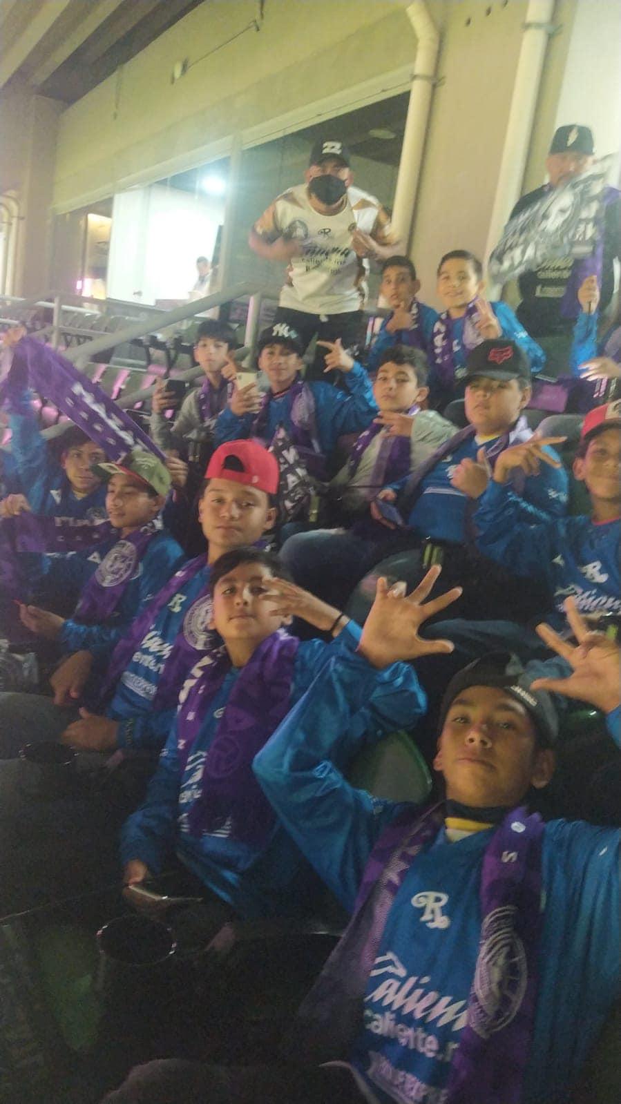 $!Cumple Ricardo Salinas sueño a niños futbolistas de la Casa Redonda