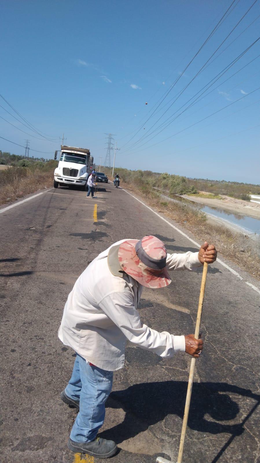 $!Encarpetan 10 kilómetros de la carretera estatal Escuinapa-Teacapán